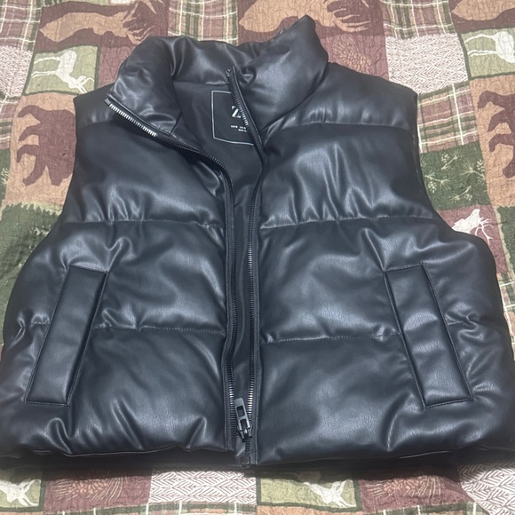 Zara Jackets & Blazers - Zara Women's Black Puffer Vest